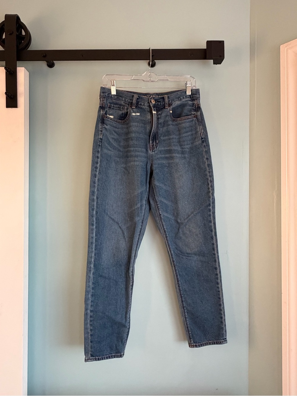 American Eagle Mom Jeans Women’s Size 6 Regular High Rise Medium Wash